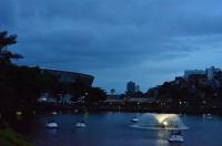 Dique do Tororó. Ao fundo, Arena Itaipava Fonte Nova.