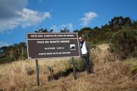 Em área particular é possível chegar tanto aos mirantes como ao pico Monte Negro por trilhas de fácil acesso. Por apresentar o ponto mais elevado do Rio Grande do Sul e pelo clima frio é um local de muito interesse turístico. (Autora: Raquel Barros Binotto/2011)