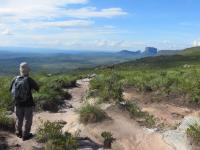 Panorama do Vale do Capão, com a visão do Morro do Capão na trilha da cachoeira. Foto Violeta de Souza Martins,2020.