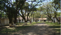 Cena mostrando as casas que eram habitadas por funcionários. 