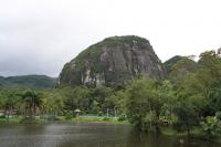 O Morro da Moça é classificado como morro testemunho, com altitude aproximada de 233 metros sendo destaque na região pela sua bela morfologia rochosa. O Morro da Moça é formado por rochas areníticas da formação Botucatu de idade Jurocretáceo. Este sítio marca as divisas dos municípios de Jacinto Machado, Timbé do Sul e Santa Rosa do Sul (SC). (Autor: Michel Godoy/2011)